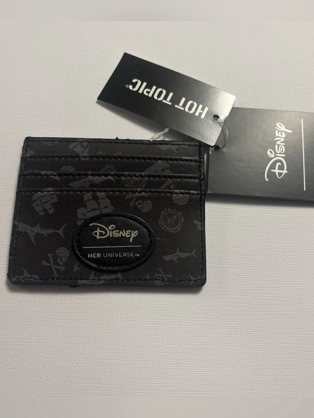 Her Universe Disney Pirates of the Caribbean Skull Icon Cardholder Wallet NWT